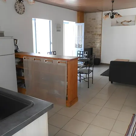 La Venelle Des Ormeaux Арс-эн-Рэ