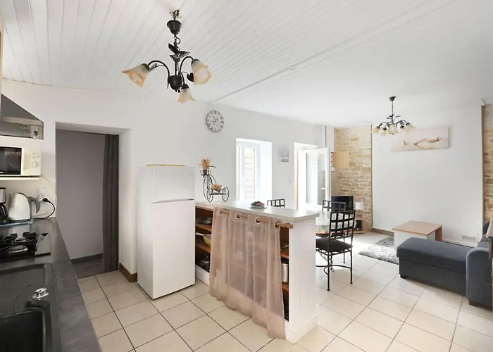 펜션 La Venelle Des Ormeaux *