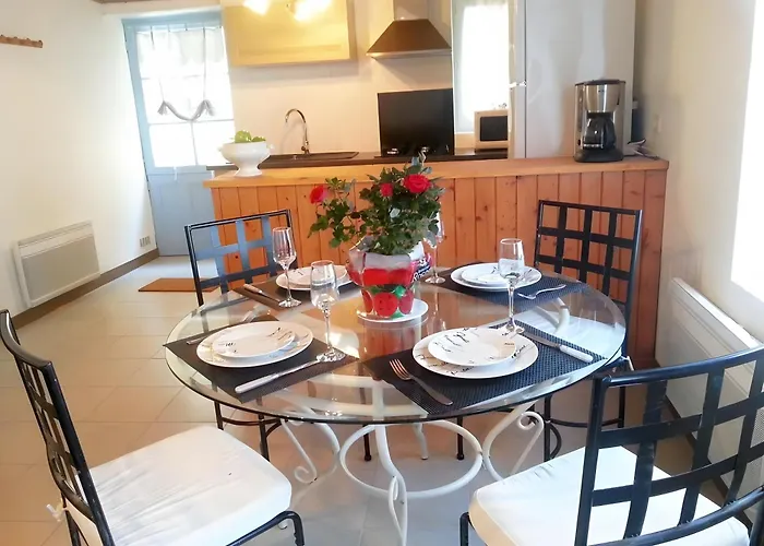 펜션 La Venelle Des Ormeaux *