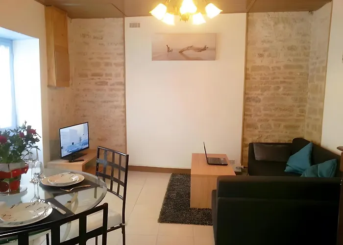 펜션 La Venelle Des Ormeaux *